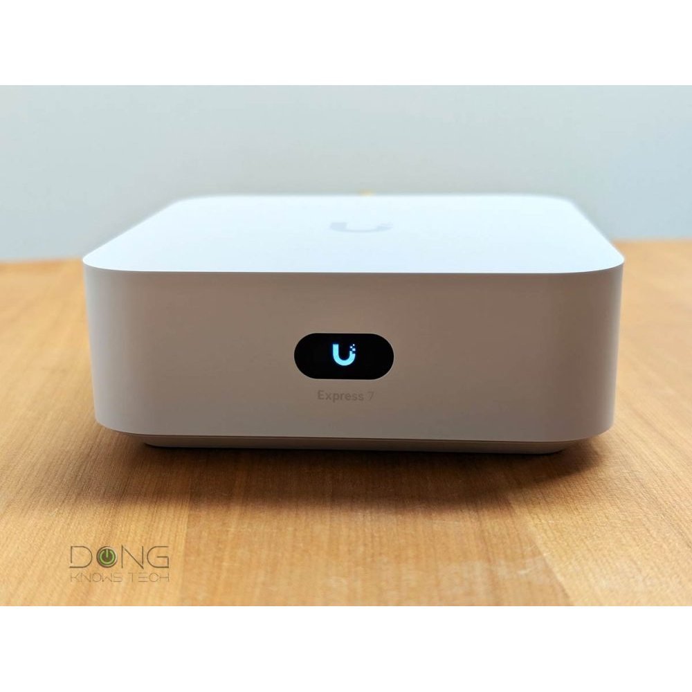 Ubiquiti UniFi - Router - Inalámbrico - Material de la carcasa: Policarbonato - Interfaz de gestión: Ethernet Bluetooth - Interfaz de red LAN: (1) puerto GbE RJ45 - WAN: (1) puerto GbE RJ45 - Método de alimentación: USB tipo C (5 V CC/3A) - MIMO: 2,4 GHz/ - Imagen 2